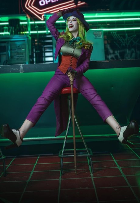 金髪の筋肉オンリーファンズ ホット 写真