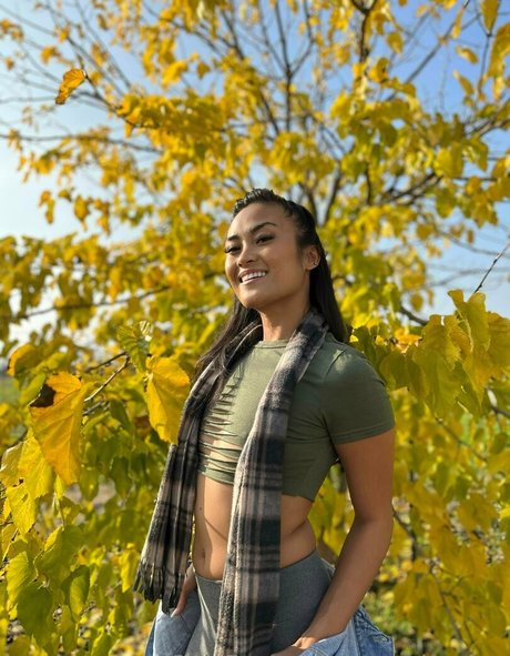 ぽっちゃりブルネットオンリーファンズ アートヌード 写真