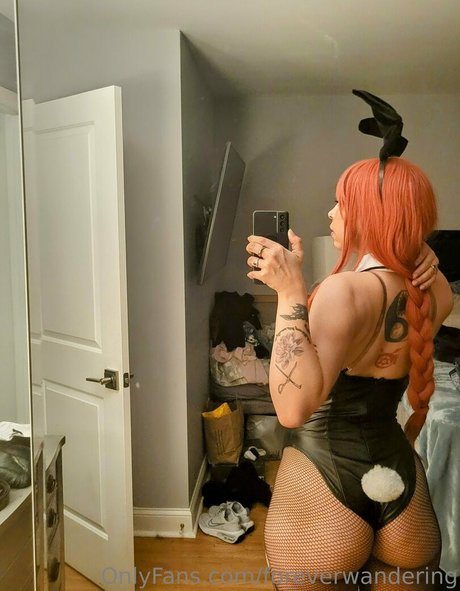 ティックトックスター オンリーファンズ ポルノグラフィック 写真