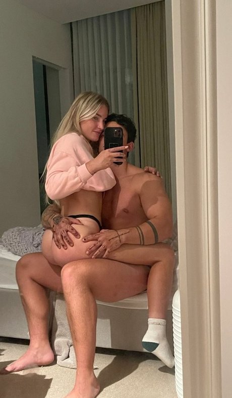 Emma Hartley エロティックなモデル 画像