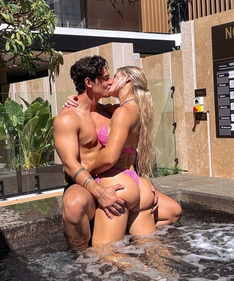 Emma Hartley スター ヌード ギャラリー