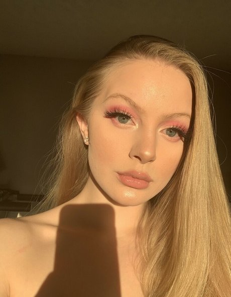 ミラーセルフィーオンリーファンズ セクシーヌード 画像