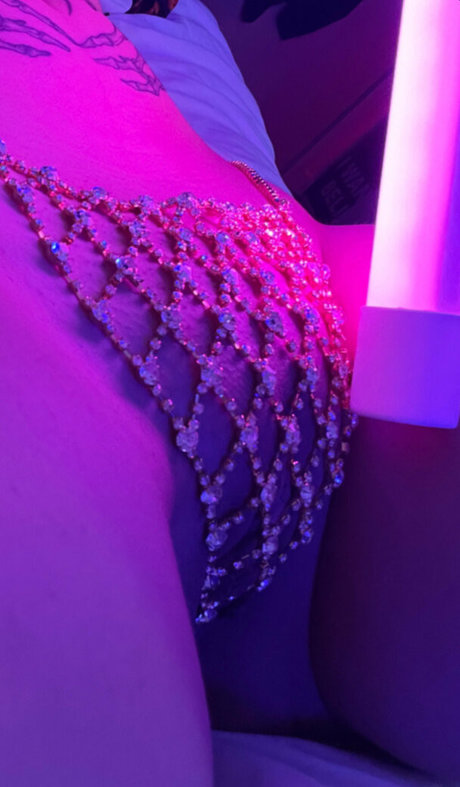 ストリップショー オンリーファンズ 美しいxxx 画像