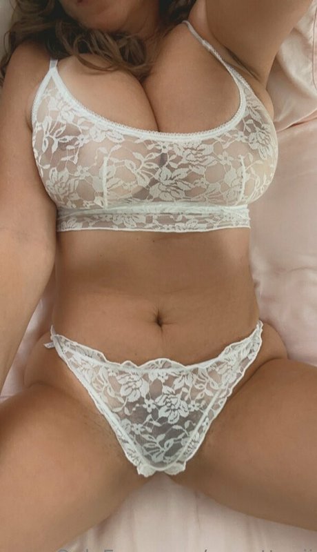 曲線美の女の子オンリーファンズ xxx 画像