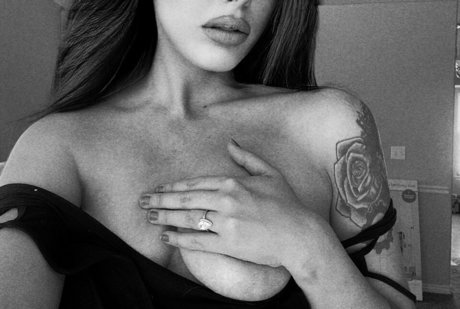 Deavan Clegg ヌードモデル 写真