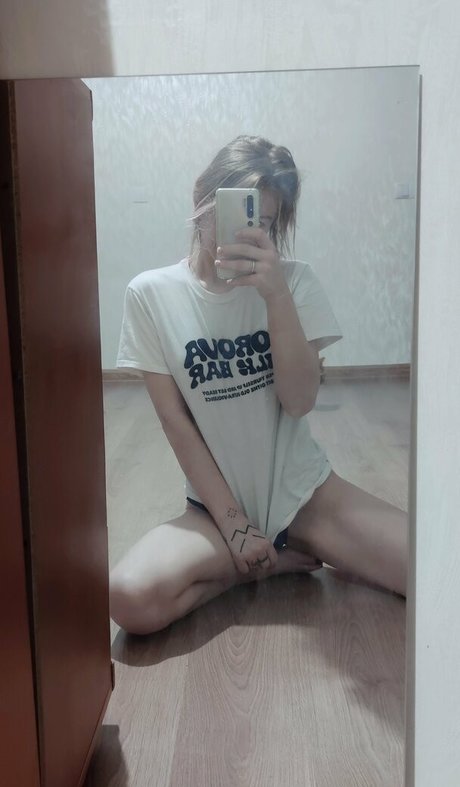 妊娠中のオンリーファンズ ポルノグラフィック 画像