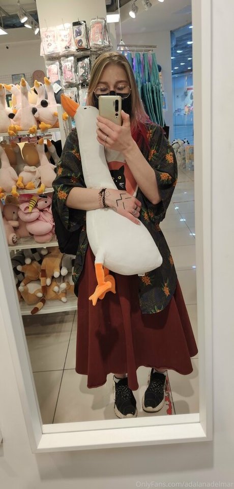 肉厚熟女オンリーファンズ ヌード 画像