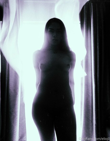 裸のティーンオンリーファン HD 画像