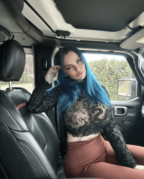 指マン 潮吹き オンリーファンズ セクシーヌード 写真