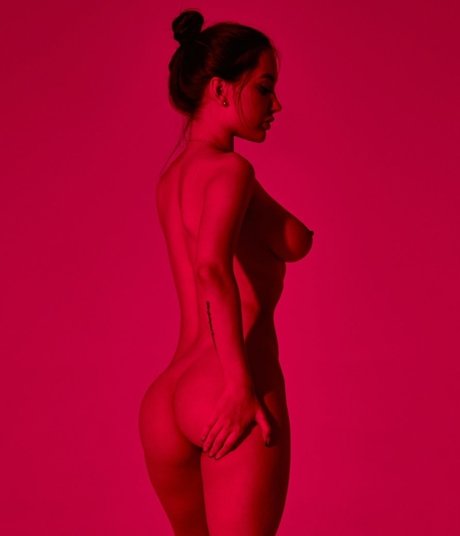 背の高いブロンドのオンリーファンズ セクシーヌード 画像