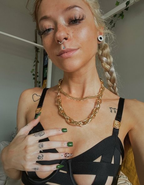 JOI オンリーファンズ トップ 写真