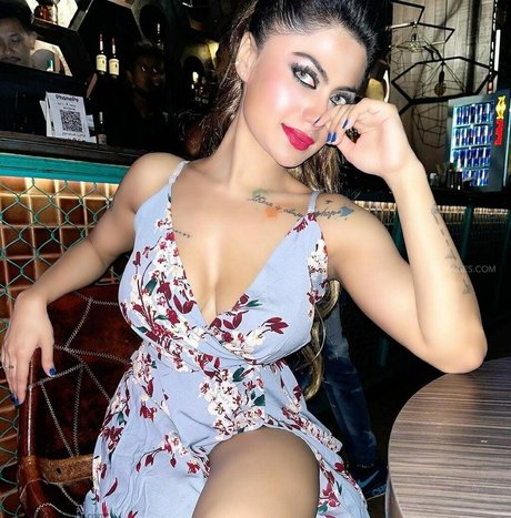 Suhaani Laskar 素敵なモデル 写真