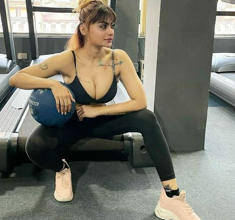 アラブ人妻オンリーファンズ ポルノ 写真