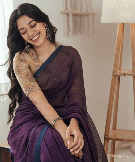 Mirnalini Ravi ポルノモデル 写真