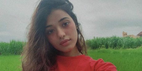 Ketika Sharma 完璧なスター 写真