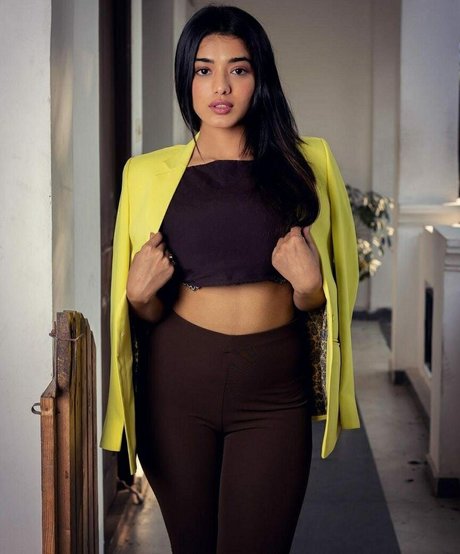 Ketika Sharma ポルノモデル 写真