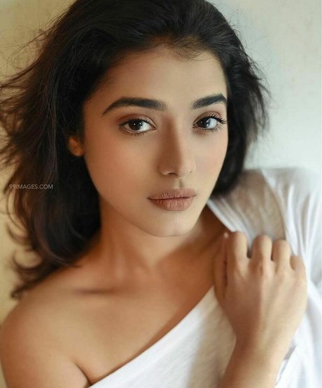 Ketika Sharma 無料モデル 画像