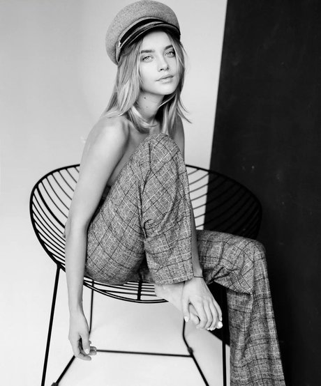 ブルネットのPOV オンリーファンズ ヌード 写真