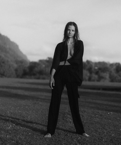 Alesya Kafelnikova エロティックなモデル アーカイブ