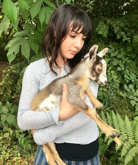 Hannah Marks ヌード女優 写真