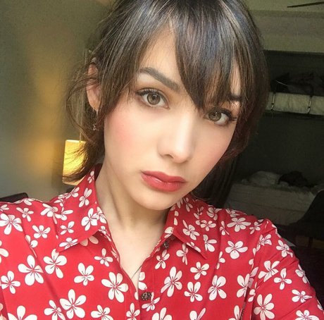 Hannah Marks エロティックなモデル 写真