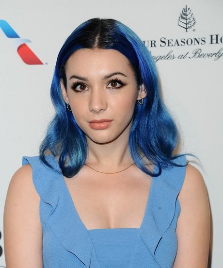 Hannah Marks ホットなスター 画像