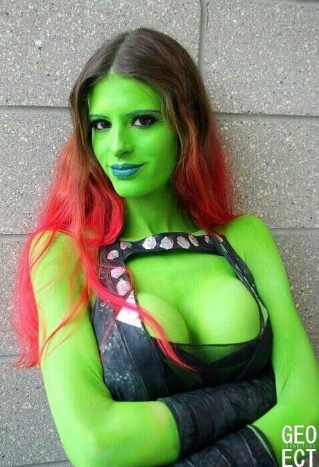 ストリップショー オンリーファンズ 美しい 写真