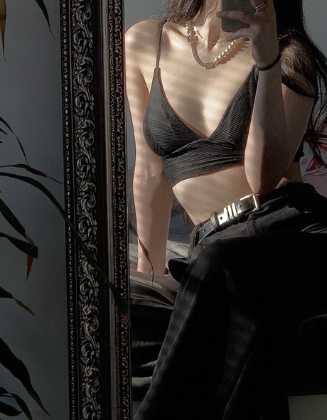 筋肉トランスオンリーファンズ セックス 写真