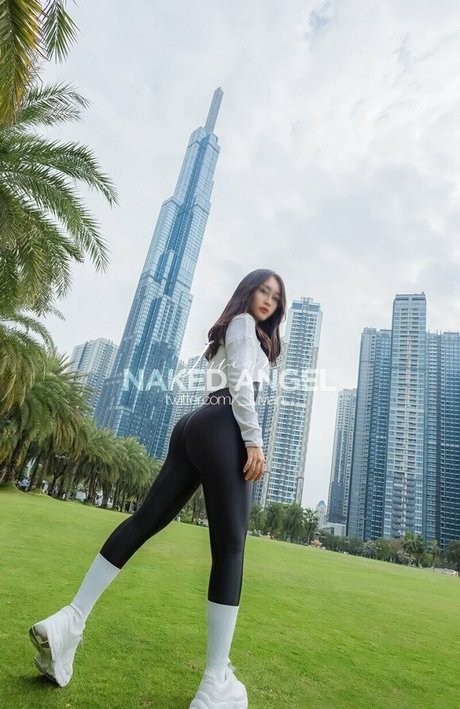 LuvianPublic ヌード女優 ギャラリー