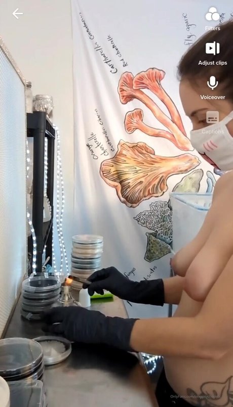 Shroomy Baby スター ヌード 画像