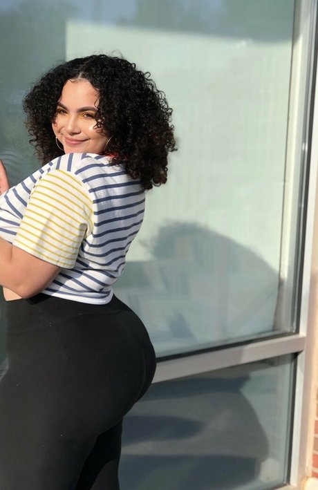 Deanelizyunes エロティック女優 ギャラリー