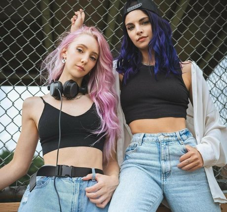 妊娠中のオンリーファンズ セクシーヌード 写真