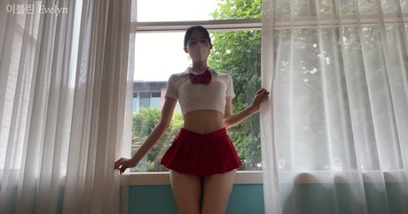 巨大な偽おっぱいオンリーファンズ アートヌード 画像