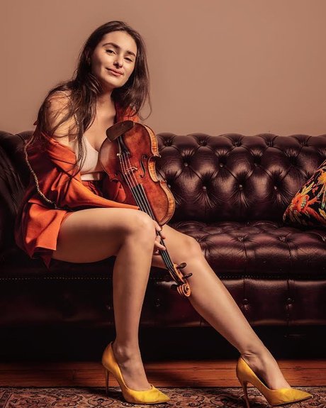 Esther Abrami xxxモデル アーカイブ