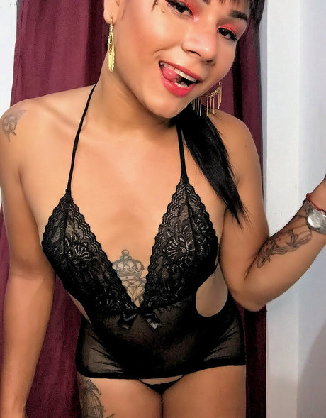 濃厚なヌードオンリーファンズ セクシー裸 写真