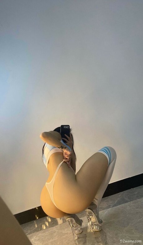 QiaoNiu ヌードのポルノスター ギャラリー