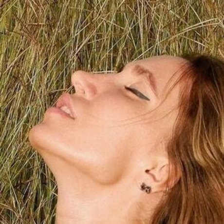 inna zarya エロティック女優 写真