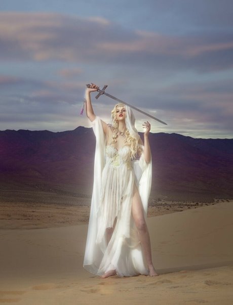 Emma Karla Peet トップ女優 画像