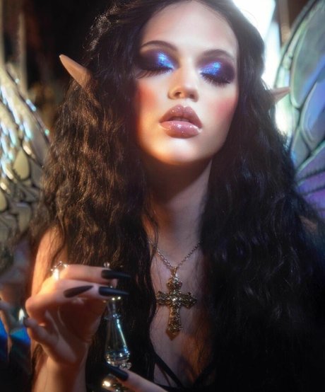 Emma Karla Peet 女優 写真