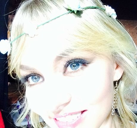 熟女の足オンリーファンズ 裸 写真