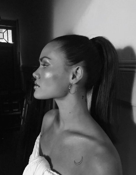 Sinead Harnett HDモデル ギャラリー