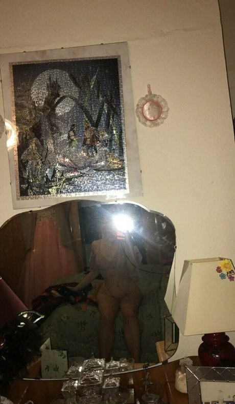 小さいチンポのシーメールオンリーファンズ ホットヌード 写真