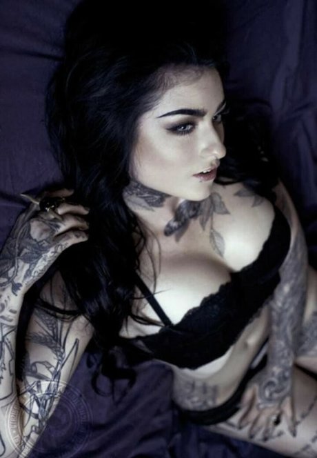 Tattoo Artists セックス女優 写真
