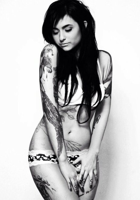 Tattoo Artists ヌードモデル ギャラリー