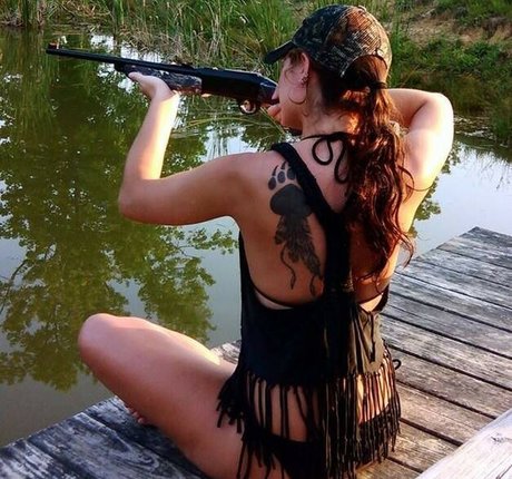 Nina Rynd Wood 無料モデル 写真