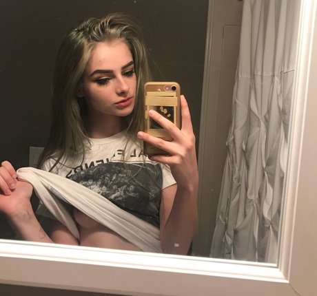 指マン 潮吹き オンリーファンズ アダルト アーカイブ