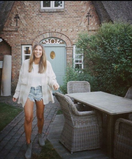 Laura Wontorra アダルトモデル 画像