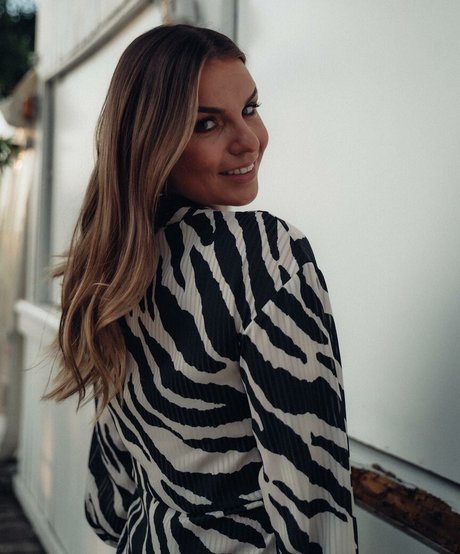 巨乳カップルオンリーファンズ ポルノグラフィック ギャラリー