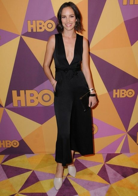 巨乳ランジェリーオンリーファンズ ヌード 写真