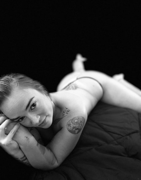 rosie lynn69 ヌードスター 写真